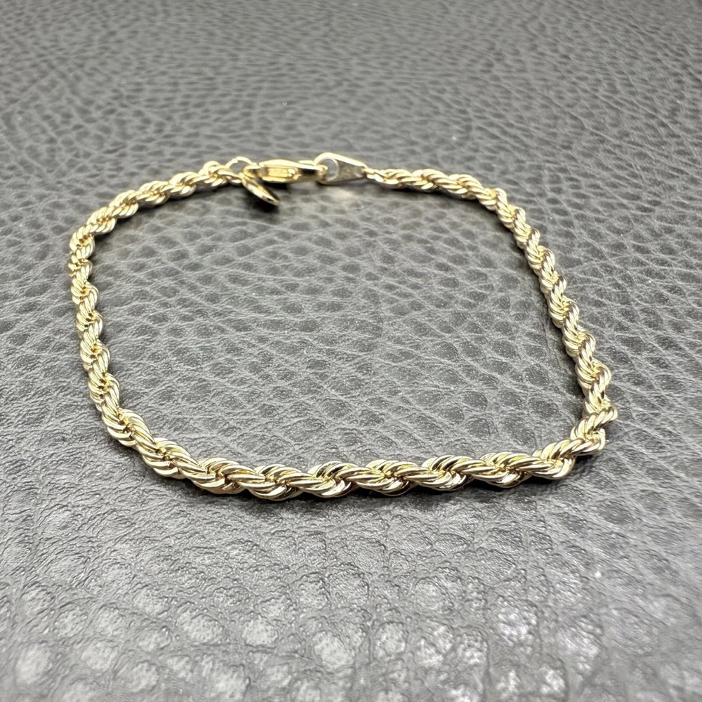 Elegant American Showcase Gold Rope Chain Bracelet